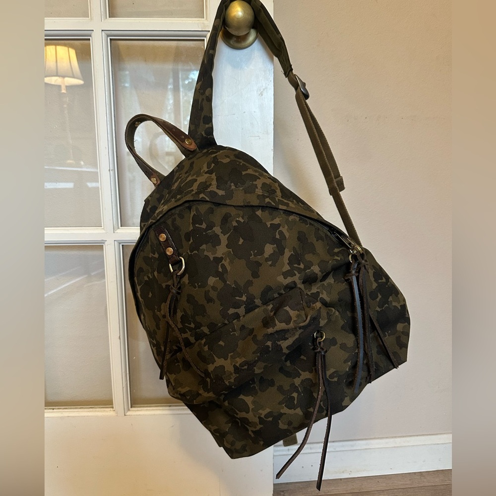 Camouflage Backpack - Picture 8 of 10